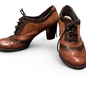 Brown tan leather lace up pumps